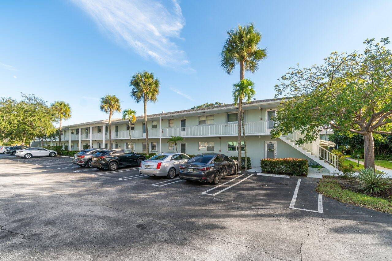 BEAUTIFULLY UPDATED 2 BEDROOM UNIT IN GREAT CENTRALLY LOCATED 55 COMMUNITY OF SABAL PINE.