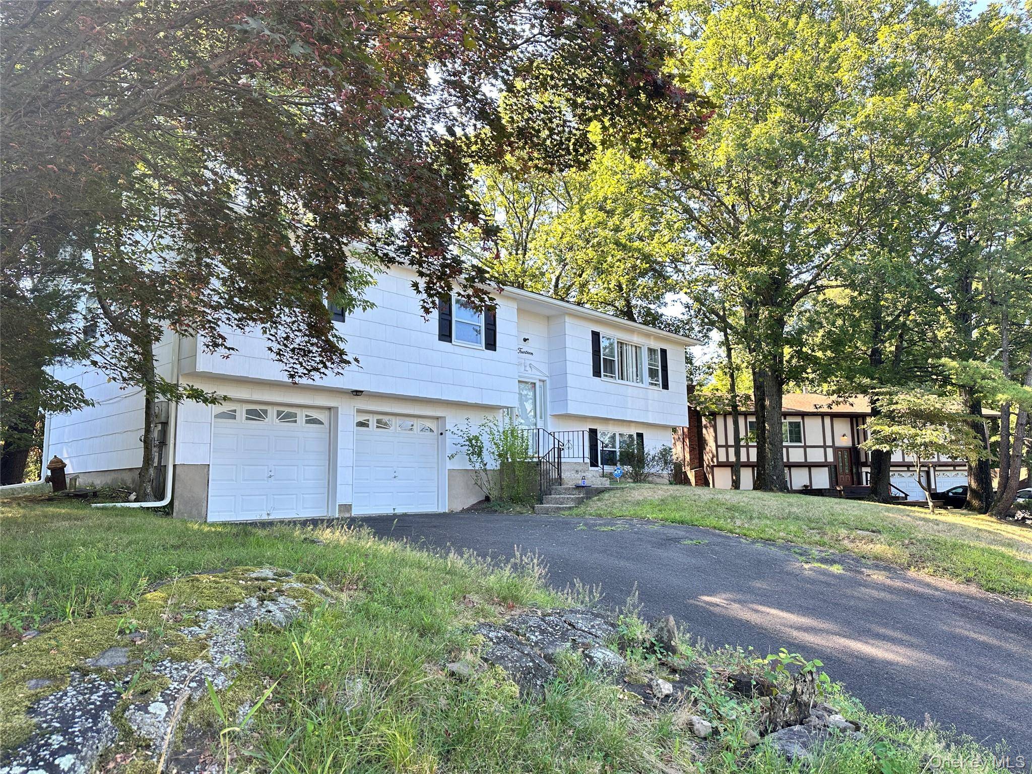 Spacious 4 Bedroom Hi Ranch in Beautiful Nyack !