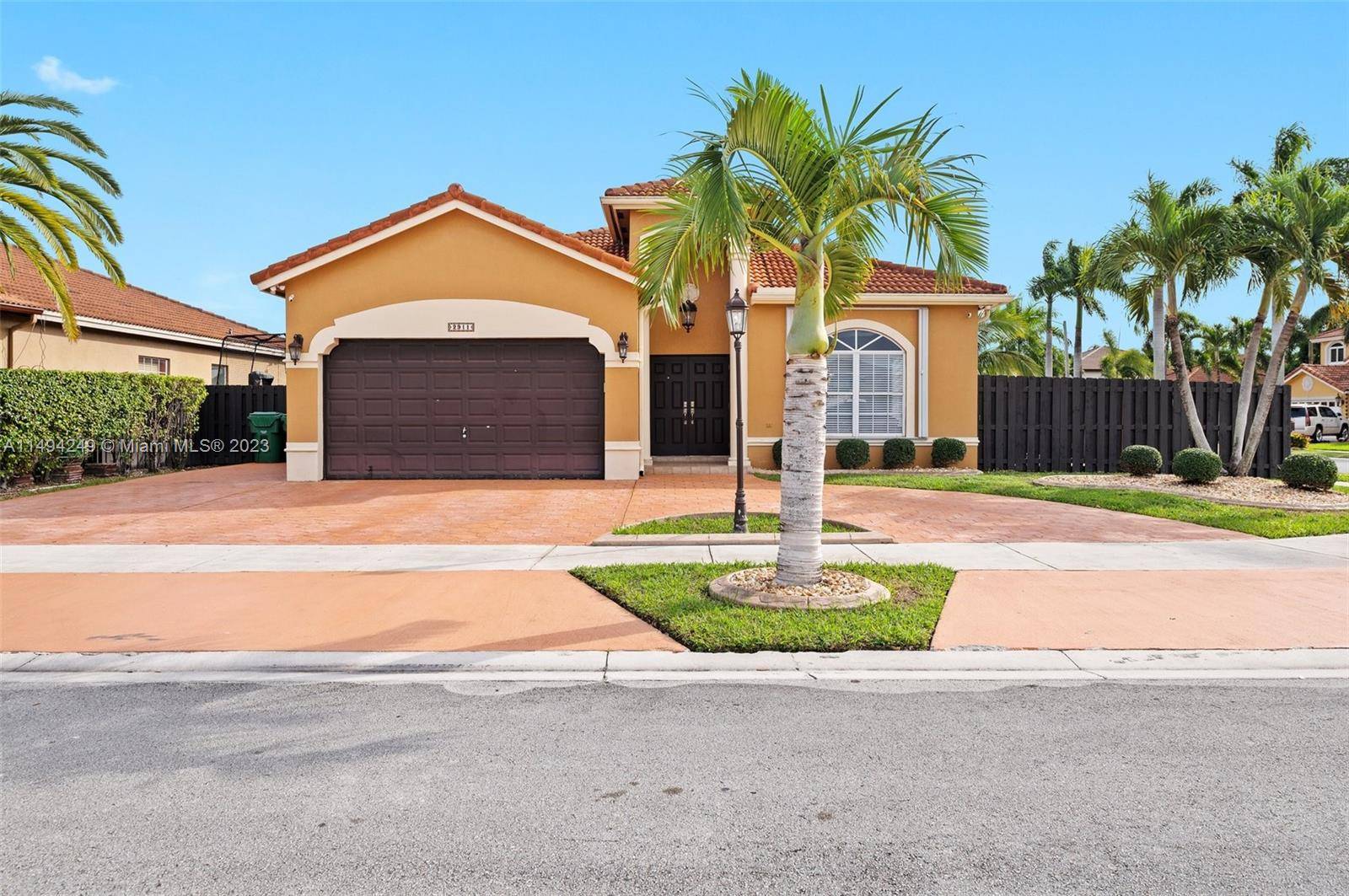 Beautiful corner home with 4 bedrooms 2.