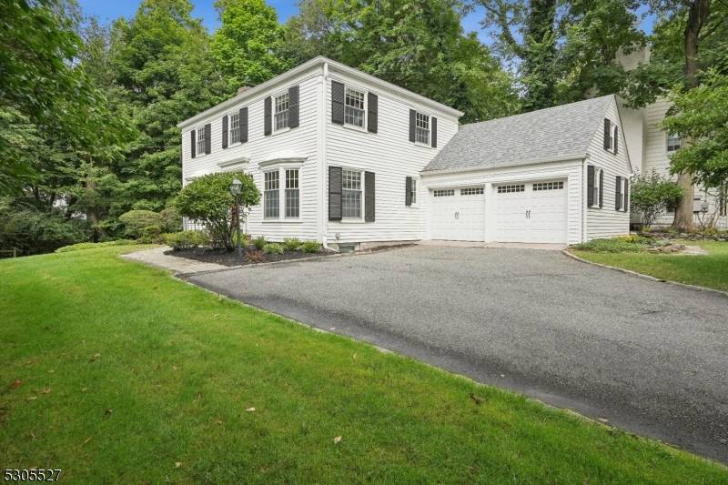 This beautiful renovated home offers an unbeatable location !