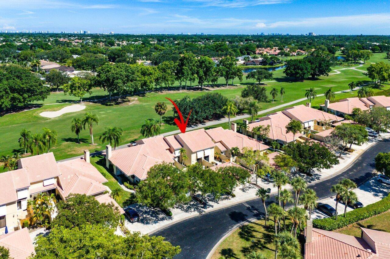 Phenomenal golf course view at an extreme value !