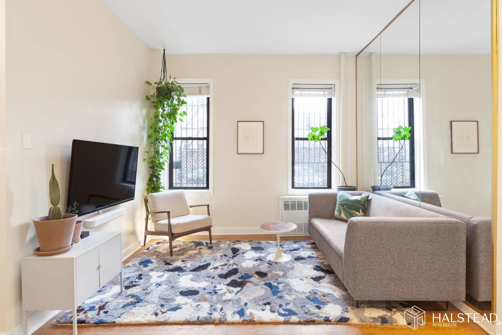 Peace and serenity abound at this wonderful one bedroom apartment.