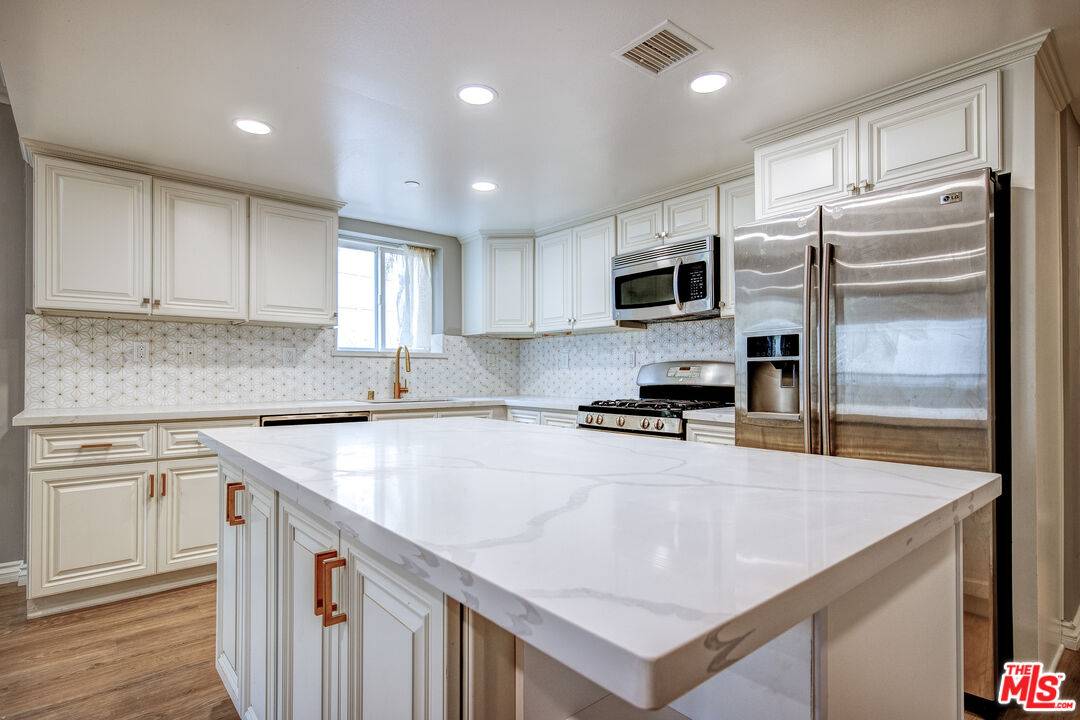 980 S Oxford Ave 3BR La