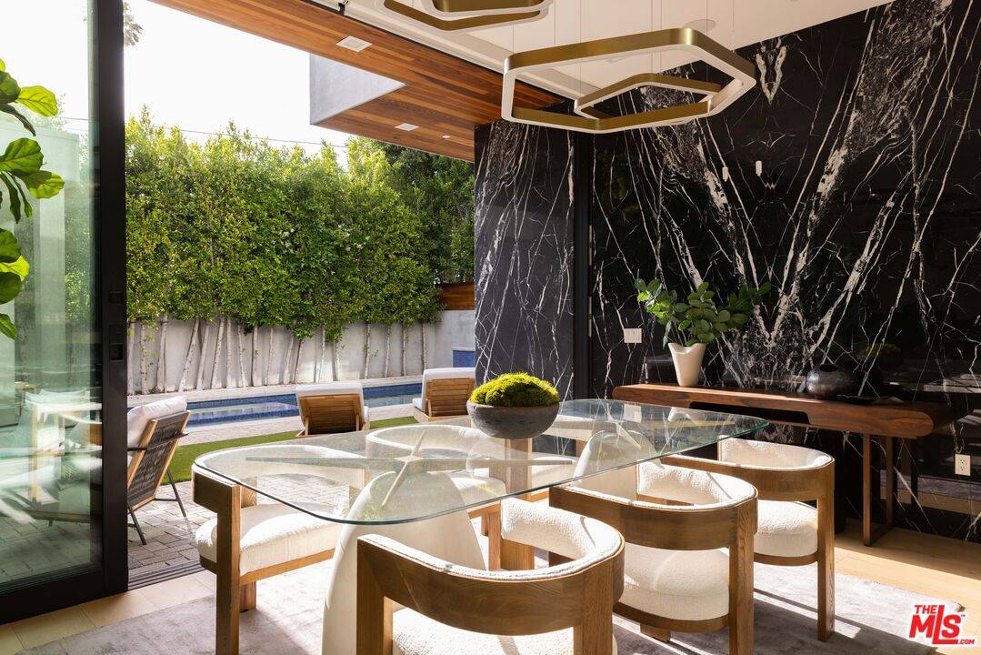 633  N Crescent Heights Blvd 5BR Beverly Grove La