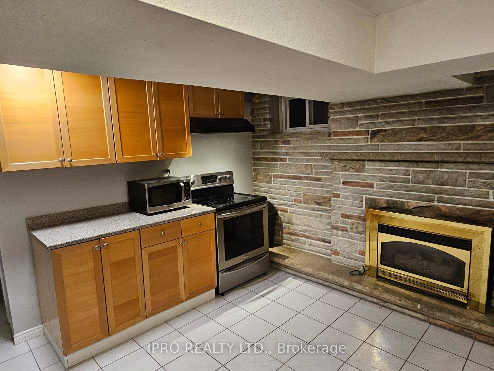 Welcome to this lovely 2 bedroom unit nestled in the highly desirable Cooksville neighborhood of Mississauga.