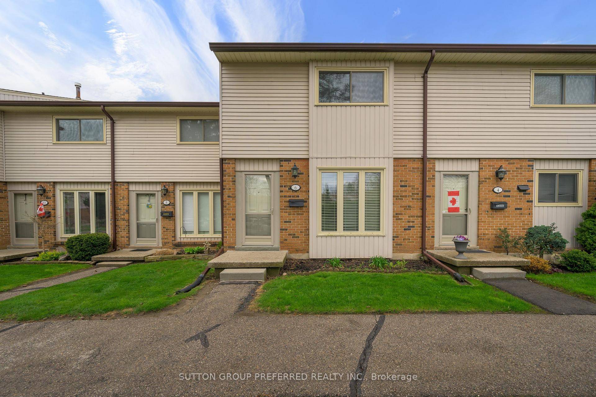 3 Bedroom 1. 5 bath townhome in beautiful Byron.