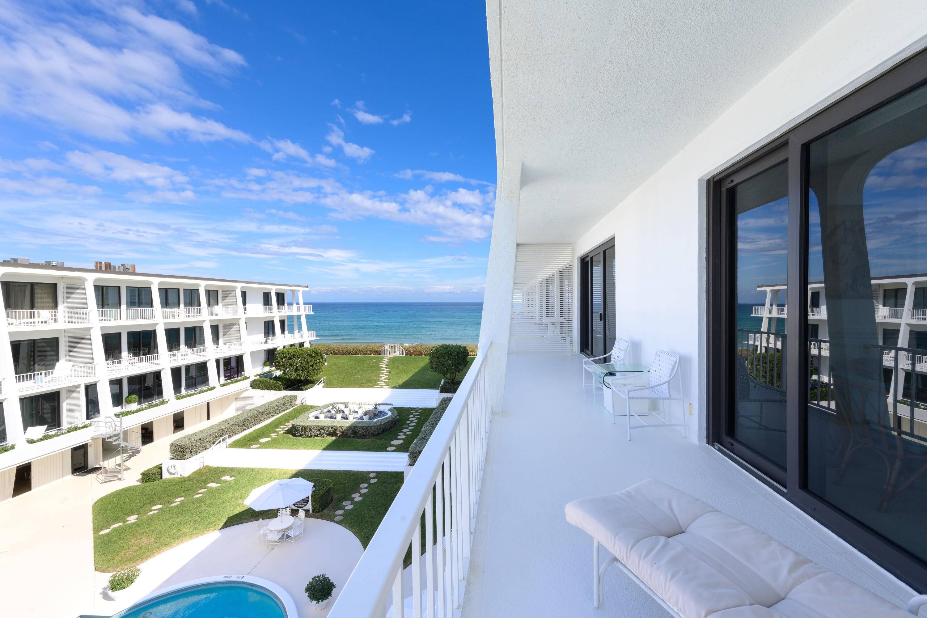 Beautiful top floor 3 bedroom, 2.