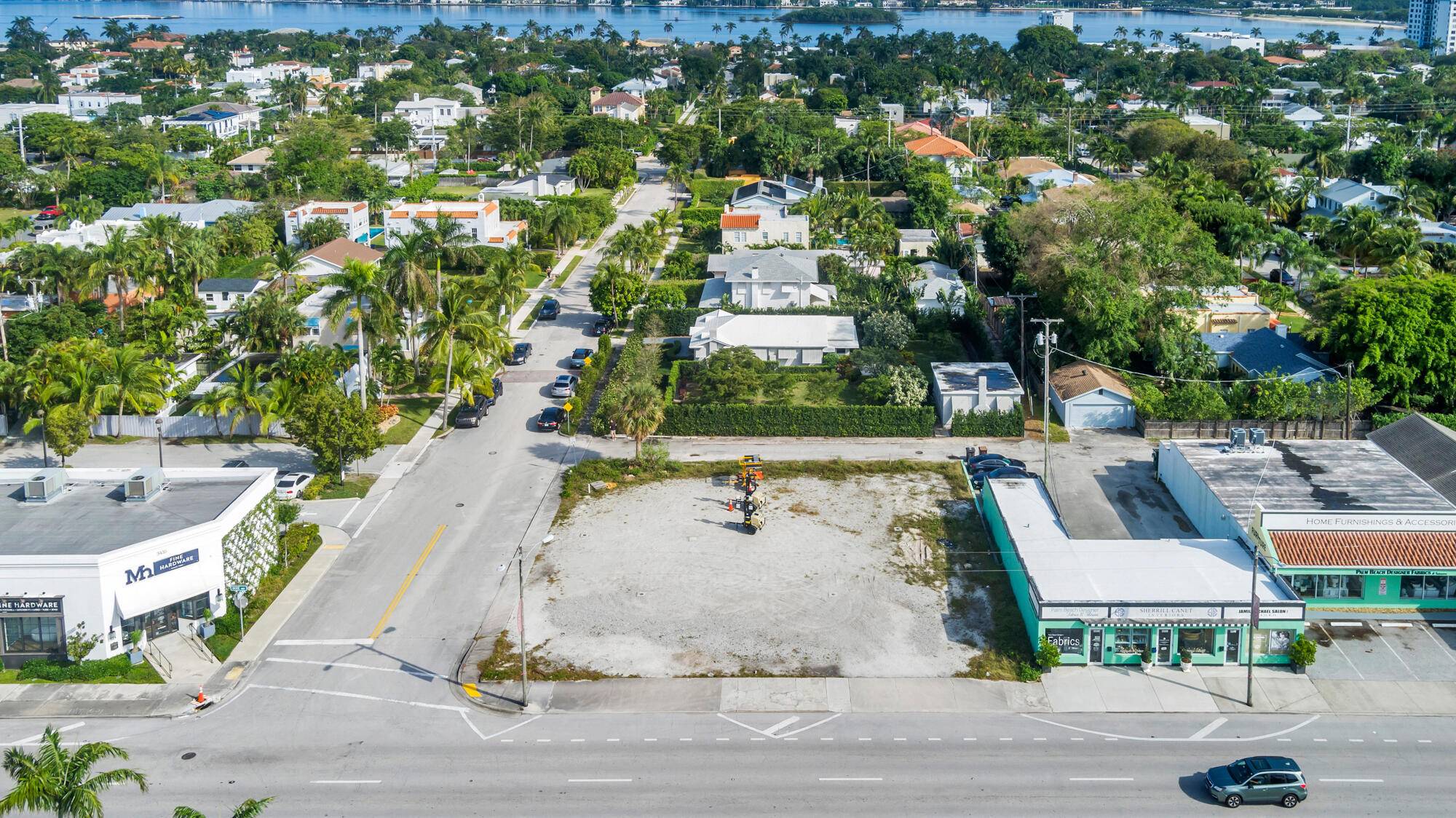 Excellent commercial parcel located in the heart of bustling Antique Row.