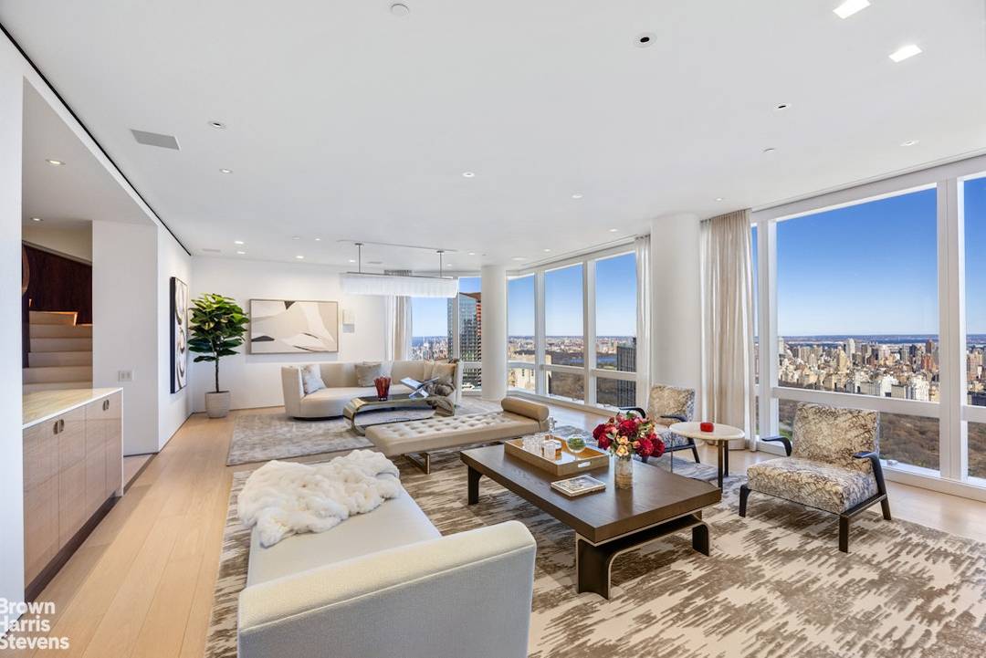 Exceptional Duplex Residence at the Iconic One Central Park Welcome to a rare opportunity to own a spectacular, newly renovated duplex home in one of the most prestigious buildings on ...