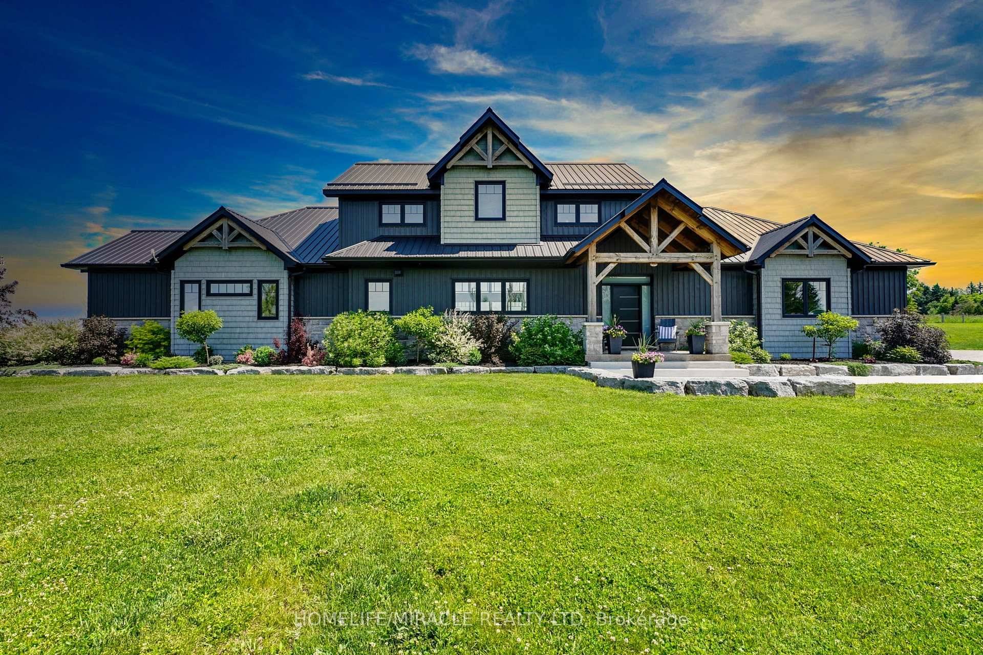 Sheer Elegance awaits you, custom built bungaloft, approx.