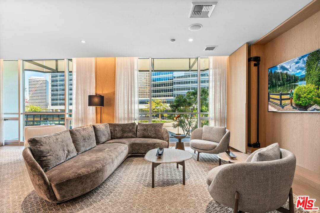 2025 Avenue Of The Stars 3BR Beverlywood La