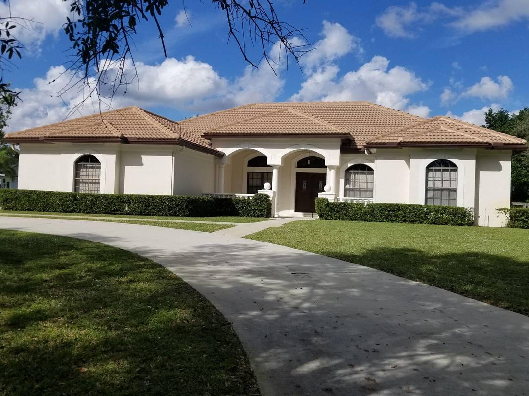 Beautifully Renovated single family home offered for annual lease.
