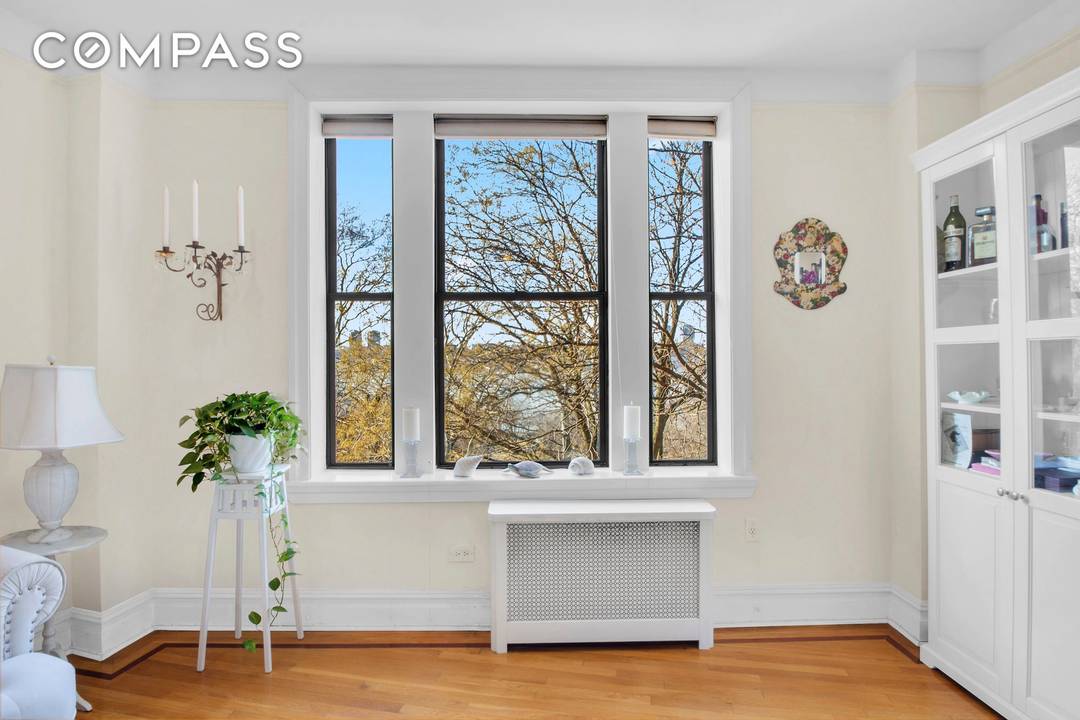 Step into this beautifully designed 825 sq.