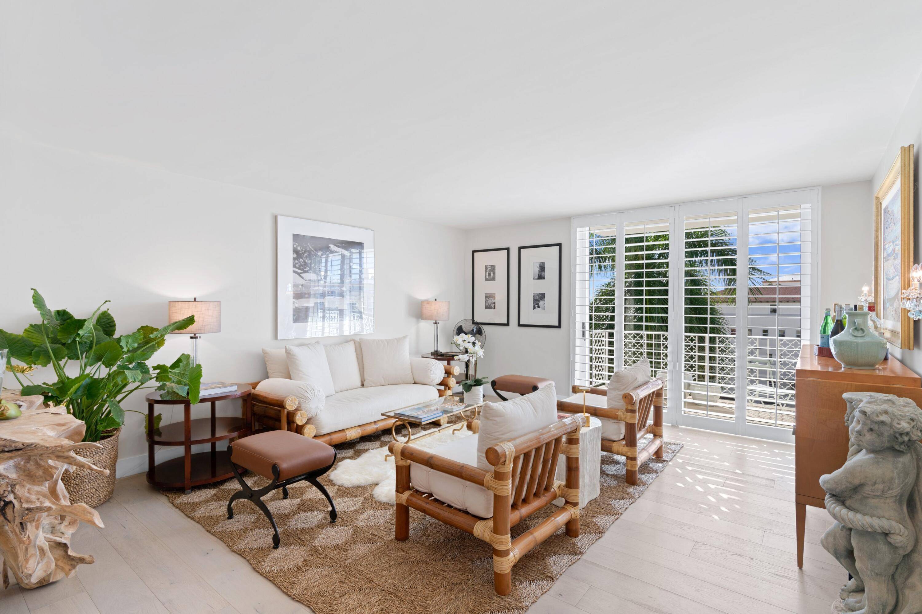 Newly renovated 1 bedroom, 1 bath with the finest finishes, in one of the best in town boutique buildings with only 30 apartments in the building.