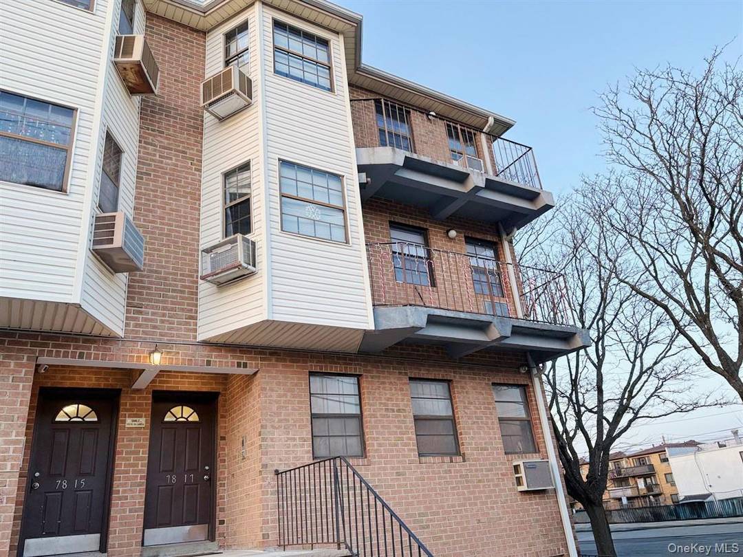 Spacious semi detached corner condominium offering approximately 1, 530 sq.