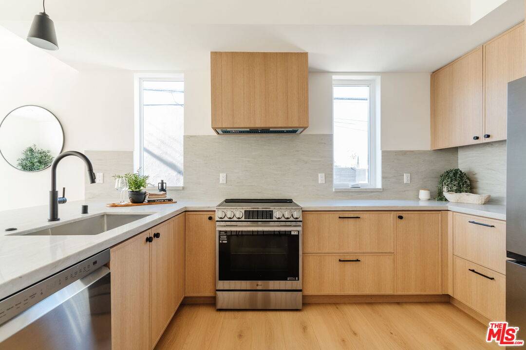 6765 Lexington Ave 4BR Hancock Park La