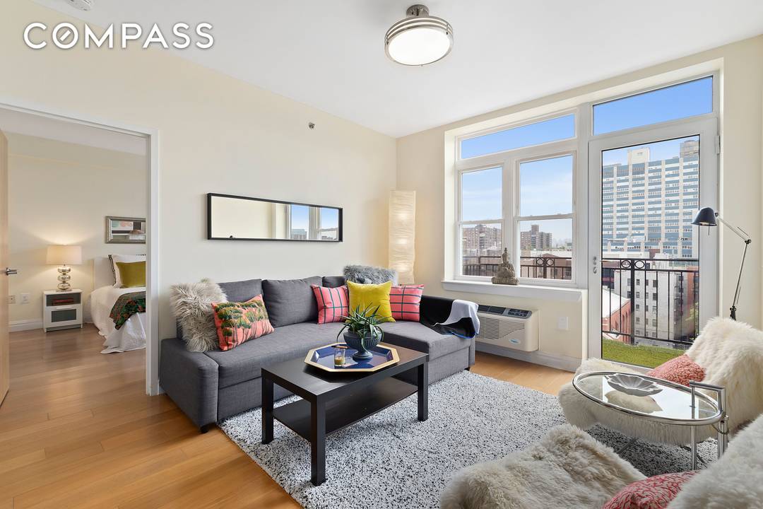 Spacious, sunny, top floor, 9 ceilings, are just some of the attributes of this 1 bedroom 1 bathroom apartment, in the heart of Harlem.