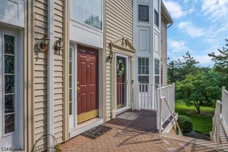 Welcome to this spacious 3rd floor penthouse condo located in the sought after Cedarbrook community of Branchburg.