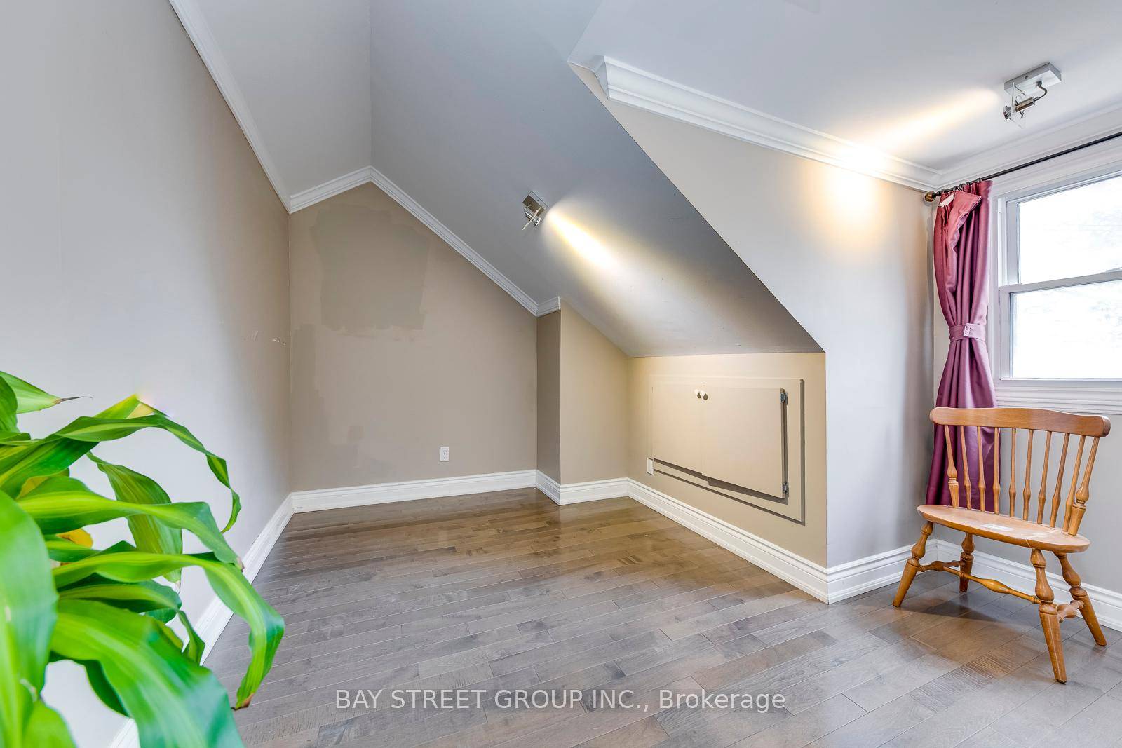 Historical Building Converted To New York Style Townhomes Beautifully Renovated And Spacious Unit In The Heart Of Cabbage Town !