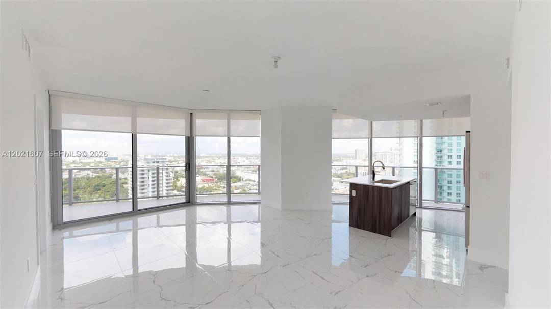 Aria on the Bay, 24th floor, stunning and relaxing views of the beautiful Biscayne Bay, full of natural light and conveniently close to the elevator !