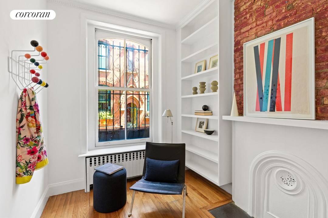 Warren Place lies just beyond the wrought iron gates on Warren Street and opens to one of Brooklyn's hidden jewels.