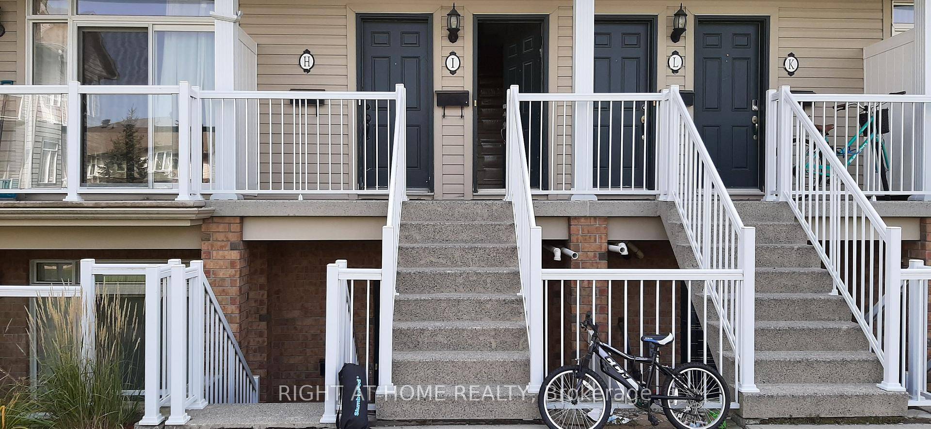 Welcome to this bright and modern upper level condo located in the desirable Bridlewood Trails community of Kanata.