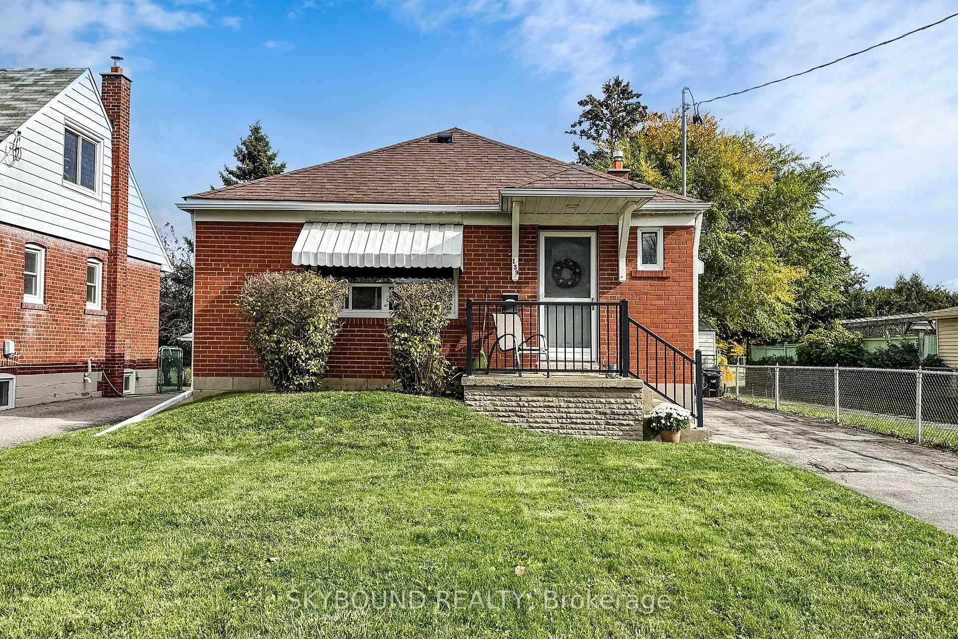 Welcome to 139 Tower Drive a meticulously maintained and lovingly cared for 3 1 bedroom, 2 bathroom bungalow in a sought after, family friendly neighbourhood.