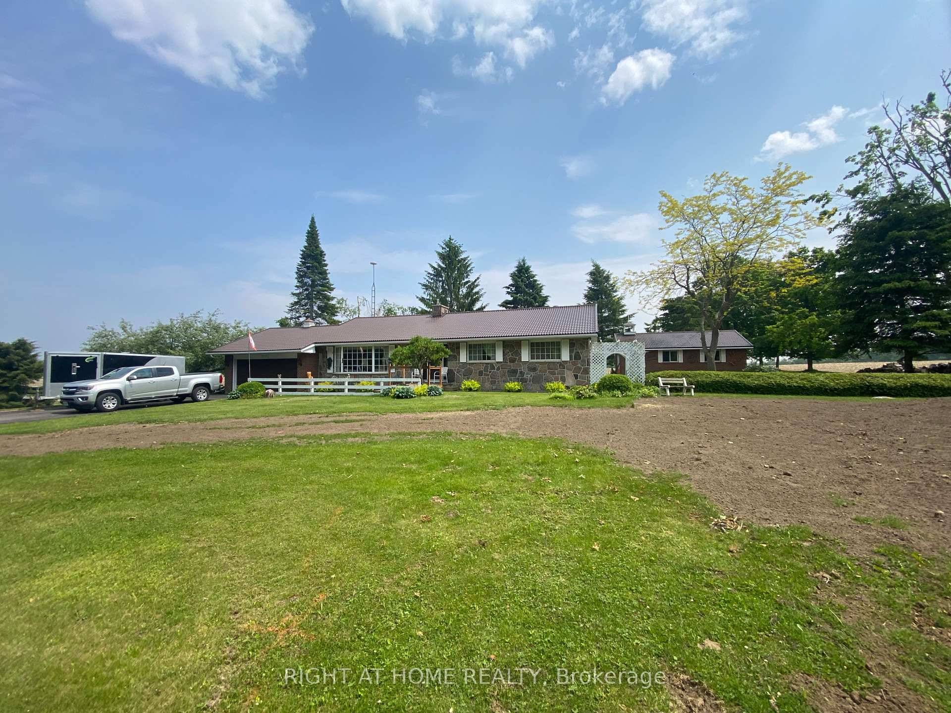 Discover 978 15 16 Sideroad in picturesque Oro Medonte Township.