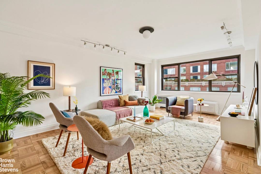 BACK ON THE MARKET ! Welcome to 305 East 72nd Street Penthouse C, an exceptional corner apartment at 'The Charing Cross', perfectly nestled in the Lenox Hill neighborhood on the ...