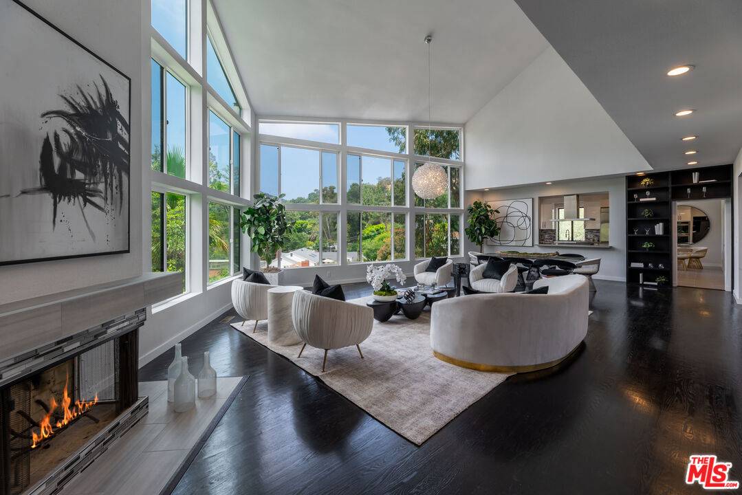 9536   TULLIS DR Beverly Hills Flats LA