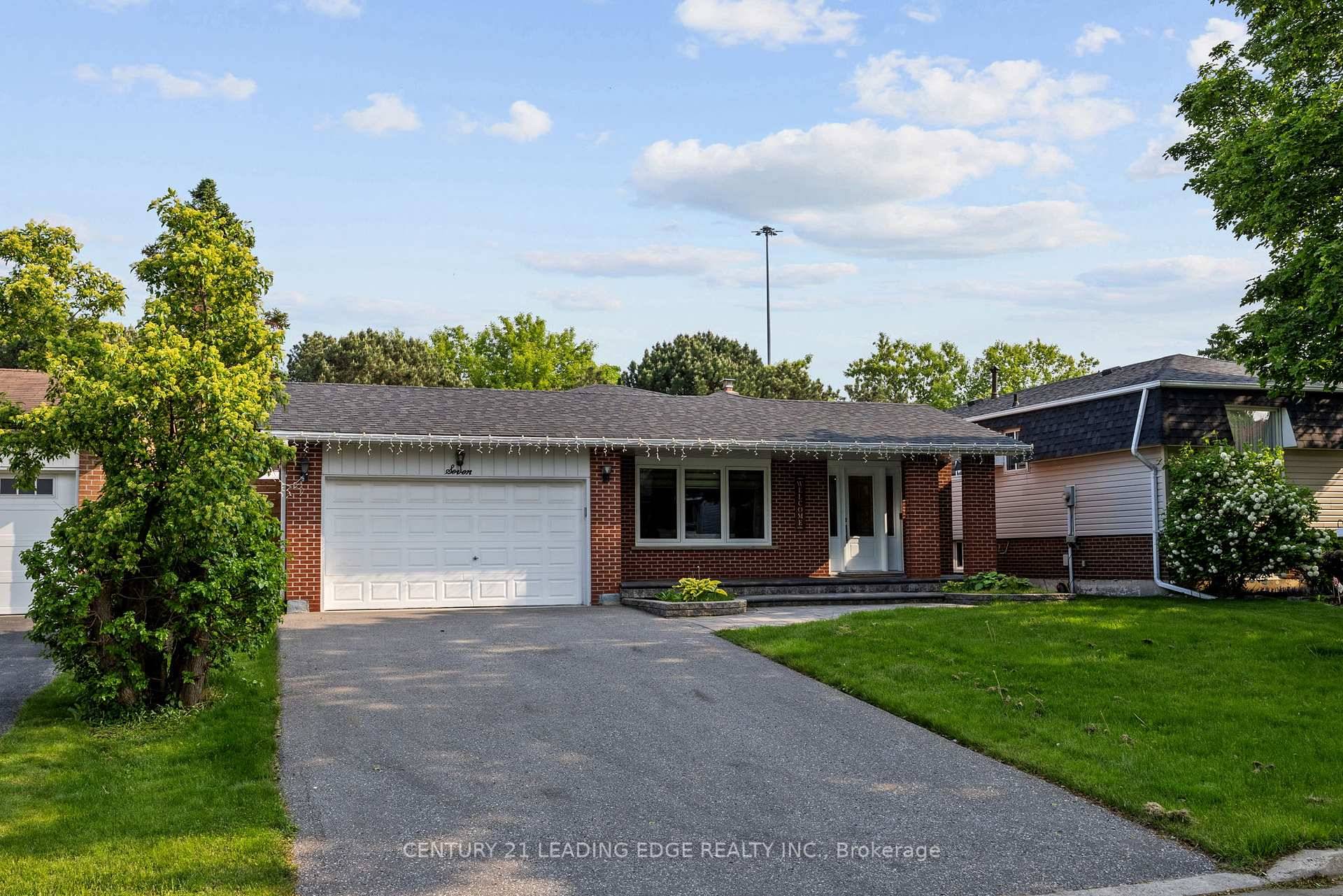 Welcome To 7 Flemington Court, Whitby A Showstopper In The Heart Of Lynde Creek !