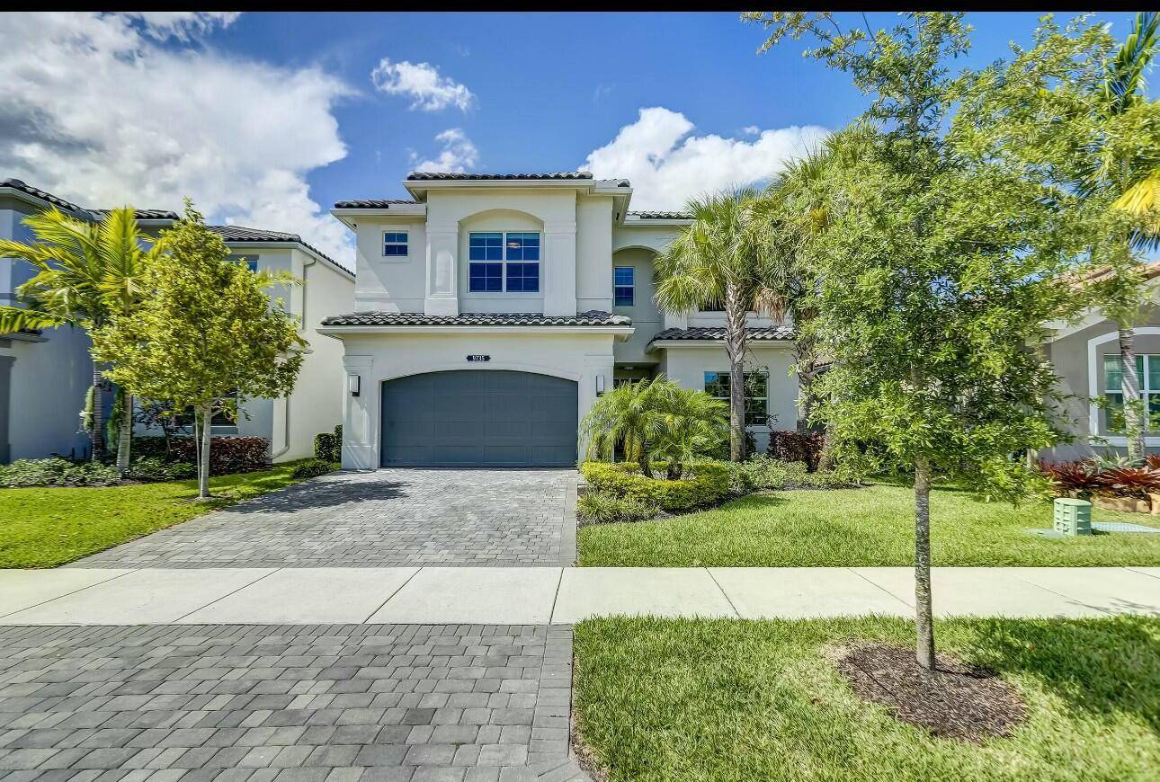 Elegant Lakefront Home with heated In ground Pool in Dakota Delray Beach Siena Grande ModelLuxury awaits in this Siena Grande model on a prime lakefront lot in the sought after ...