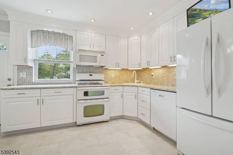 Beautifully Updated 2 Bedroom, 1.