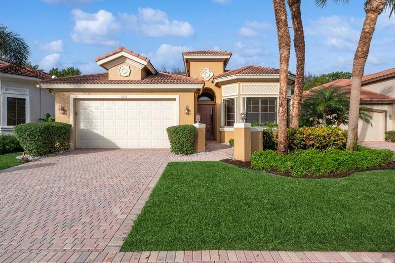 Priced to sell, this rarely available 3 bedroom 2 bath 2car garage Grigio model is located in the highly sought after Four Seasons 55 community at Delray Beach.