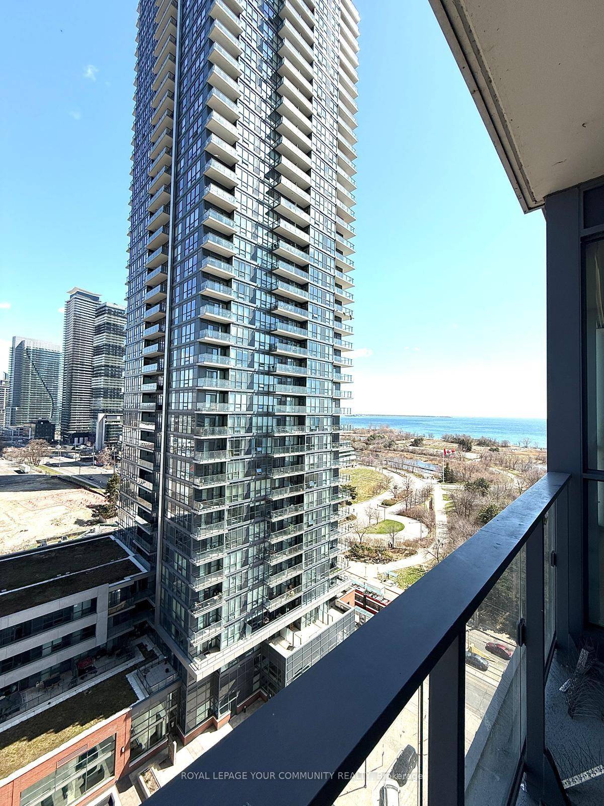Beautifully maintained 1 bedroom spacious den suite filled with natural light, featuring soaring 9 ft ceilings and expansive floor to ceiling windows.