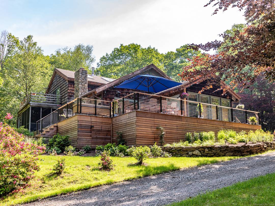 FURNISHED SUMMER RENTAL AVAIL.