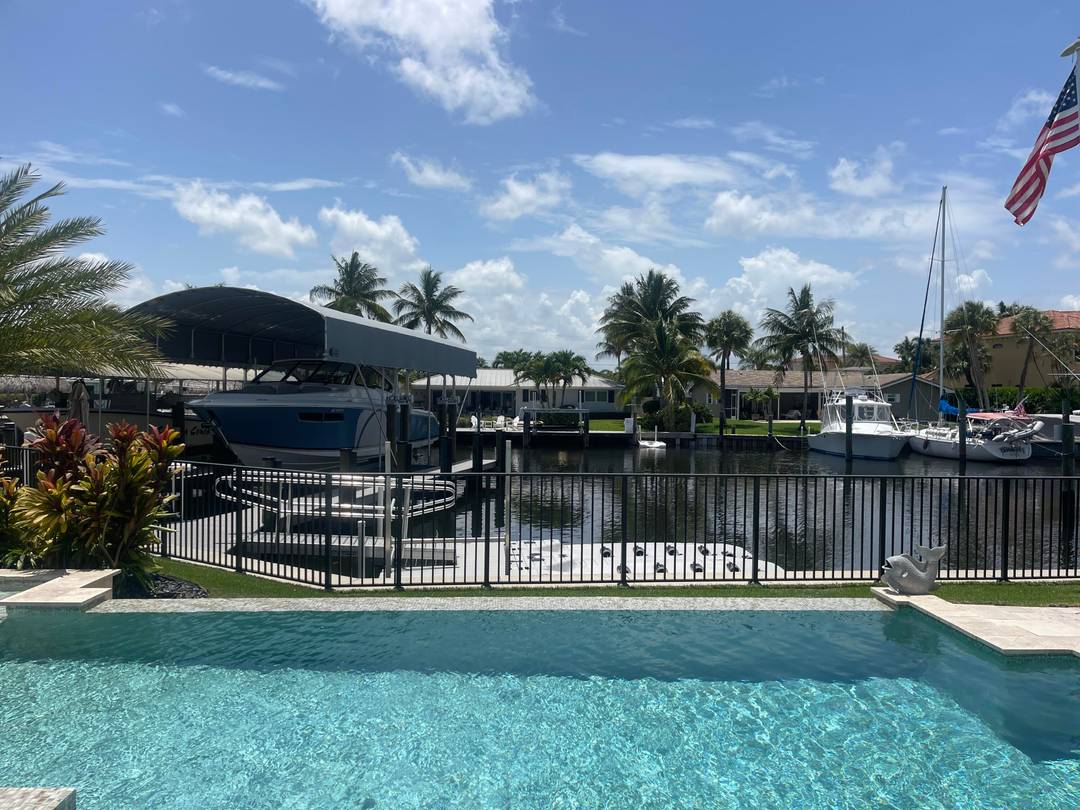 Waterfront Luxury Living in Prime Boater's Location !