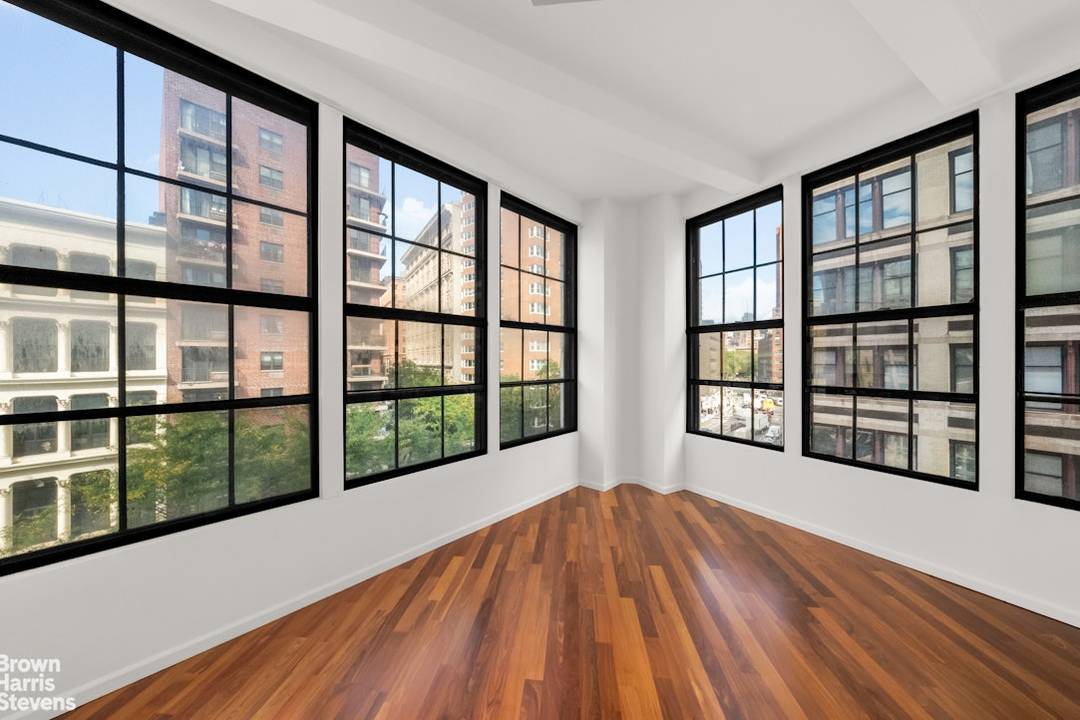 Greenwich Village Corner 2 Bed, 1 Bath Loft This bright corner loft offers soaring 13 foot concrete ceilings, 9 oversized 10' casement windows facing North, East, West, and sweeping views ...
