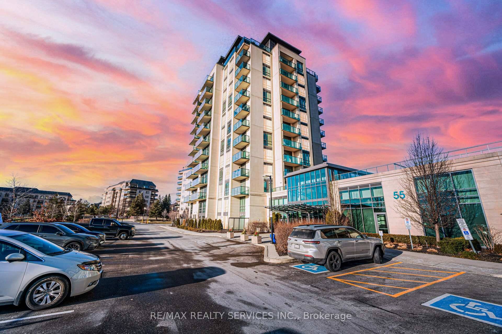 ! ! ! Absolutely Gorgeous 2 Bedroom Condo In Demanding Goreway amp ; Queen Area !