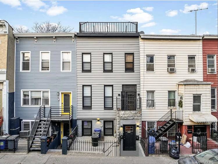 Spacious 3 bedroom apartment at 181 Park Ave in the heart of Brooklyn.
