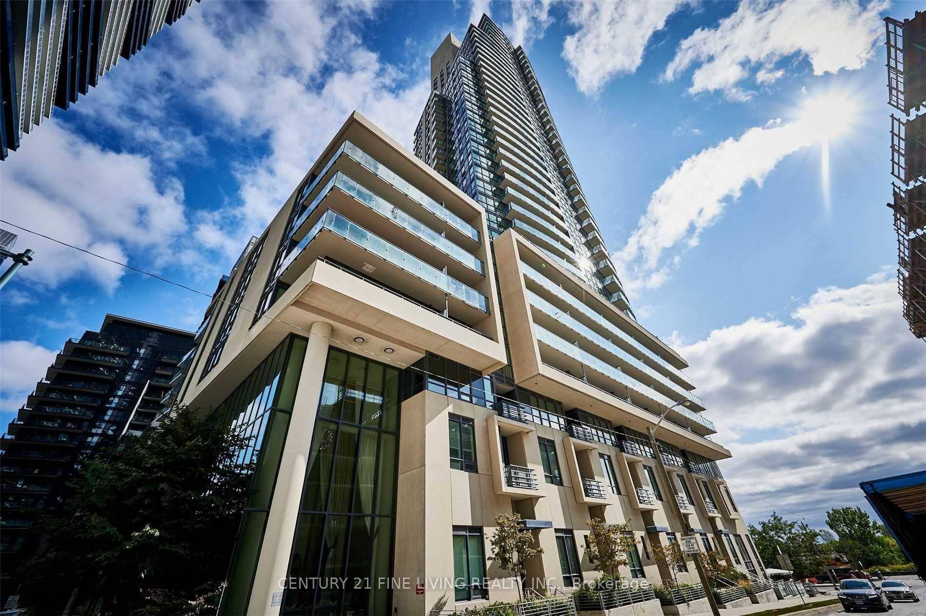 Stunning Views Of Humber Bay Park And Lake Ontario !