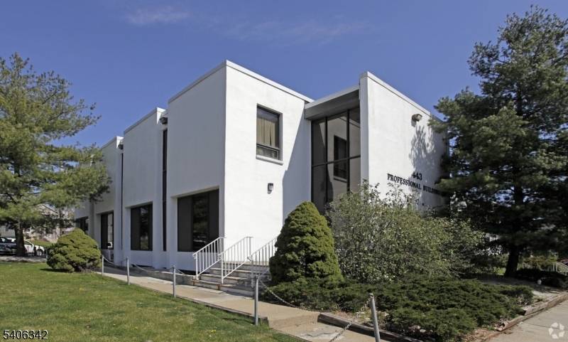 Ideally positioned at the crossroads of Roselle Park, Elizabeth, and Roselle, this two level office mixed use building offers an exceptional opportunity in a highly desirable area.