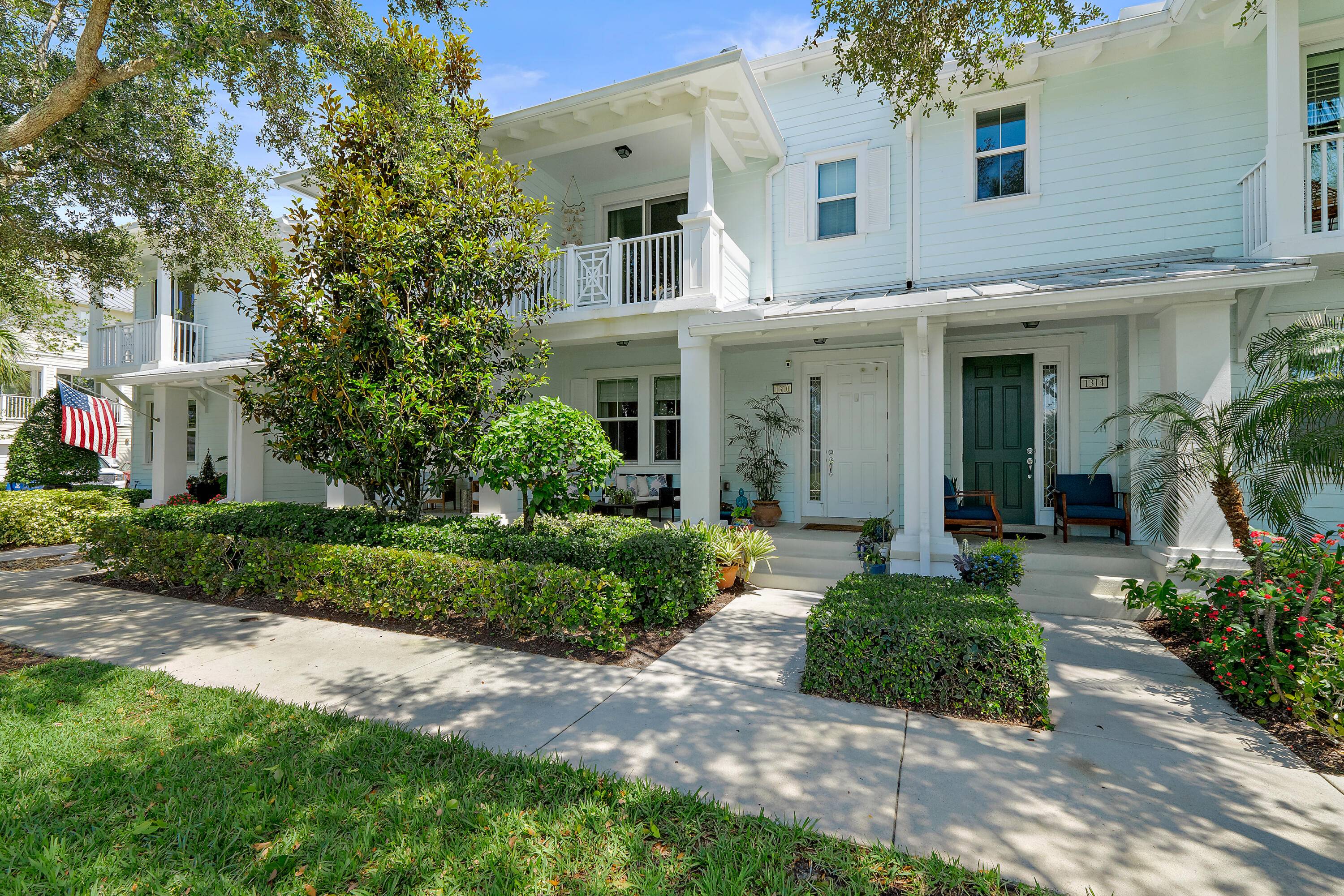 This beautifully updated townhouse is located in the highly desirable Mallory Creek at Abacoa.