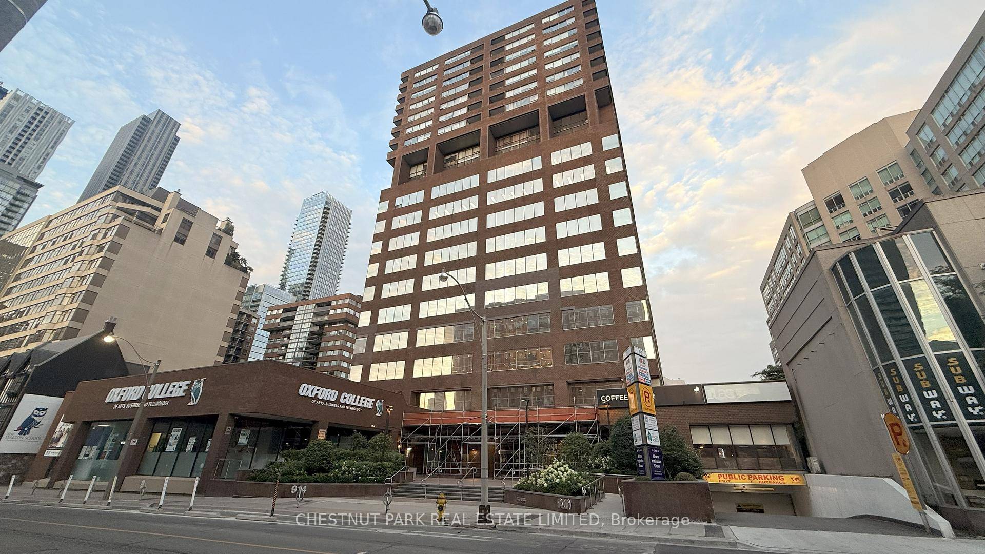 Elevate your living experience in this penthouse rental located in the heart of where Yorkville, Summerhill, and Rosedale meet.
