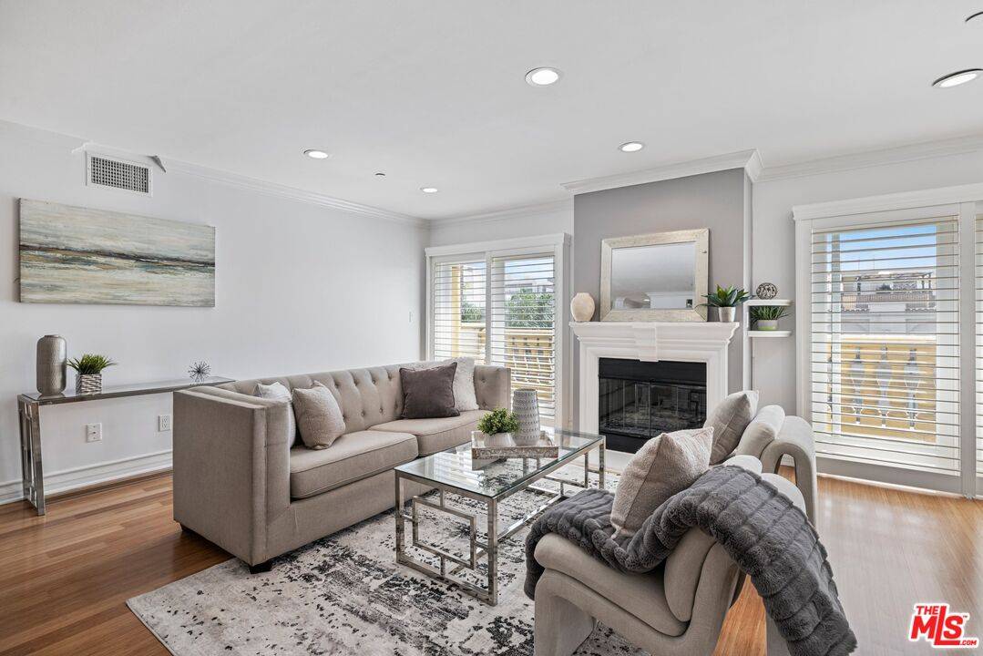 123  S Clark Dr 3BR Beverly Grove La