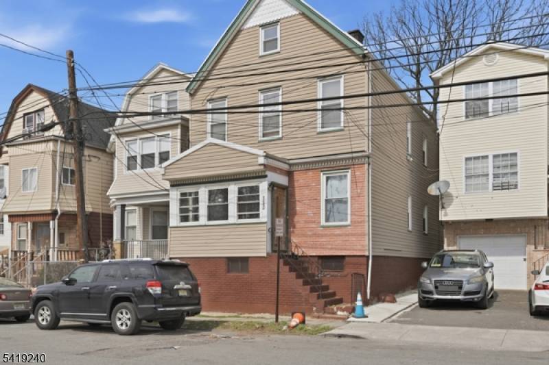 Investor Special ! Instant equity to be earned ARV 650, 000 !