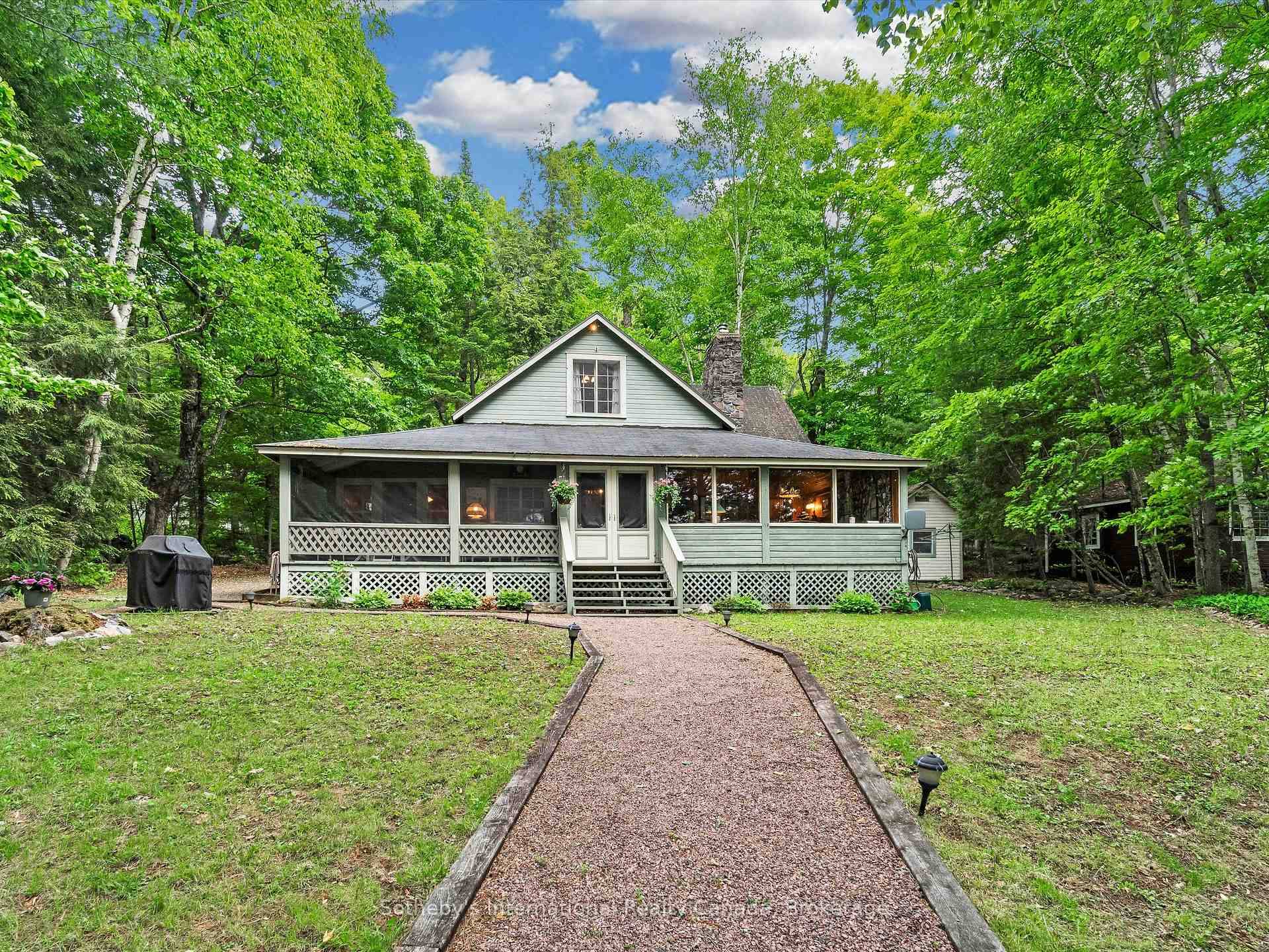 Lakefront Bliss on Lake of Bays !