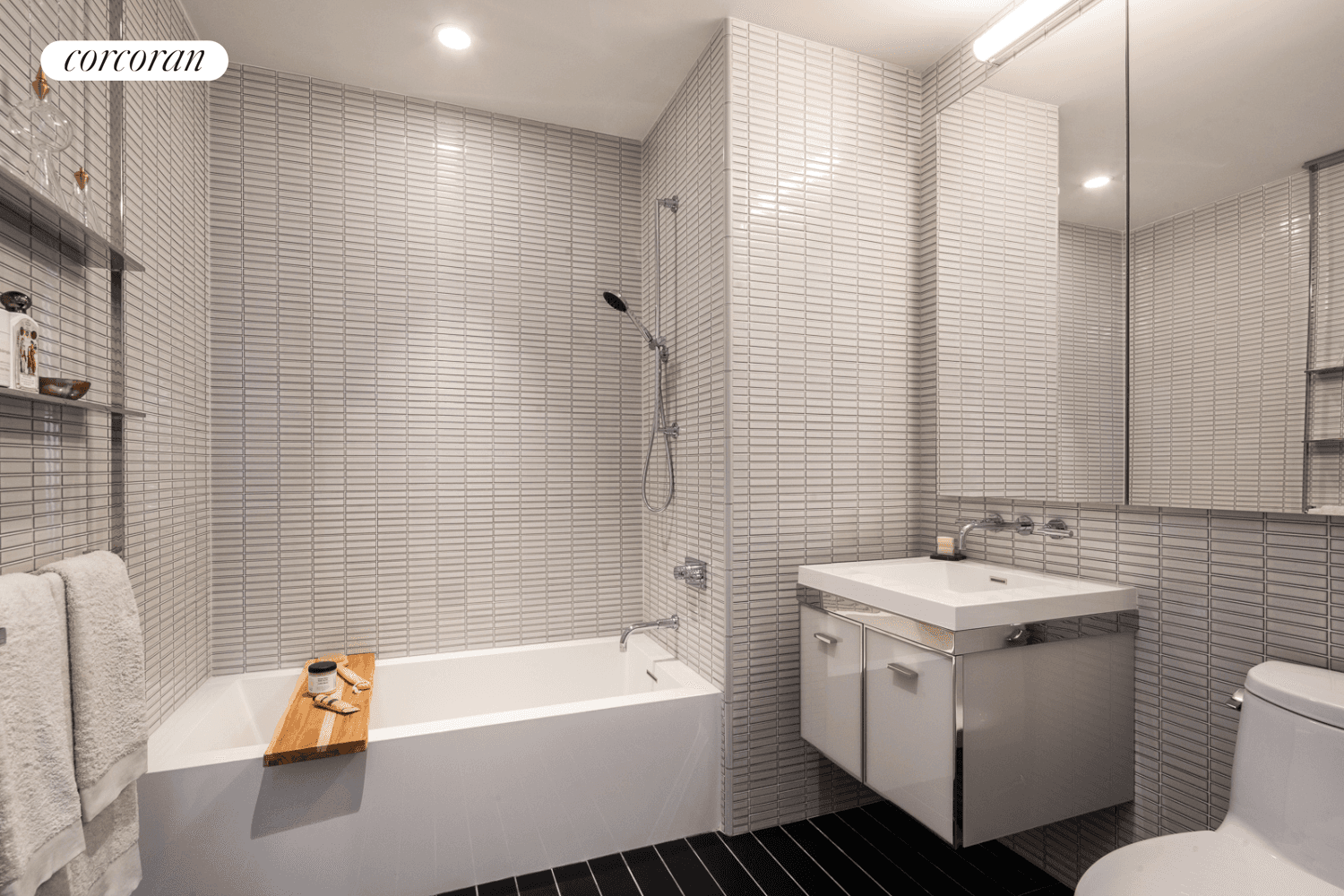 ONE MANHATTAN SQUARE OFFERS ONE OF THE LAST 20 YEAR TAX ABATEMENTS AVAILABLE IN NEW YORK CITY Sponsor Incentive FOR A LIMITED TIME ON ALL NEWLY SIGNED CONTRACTS AS OF ...
