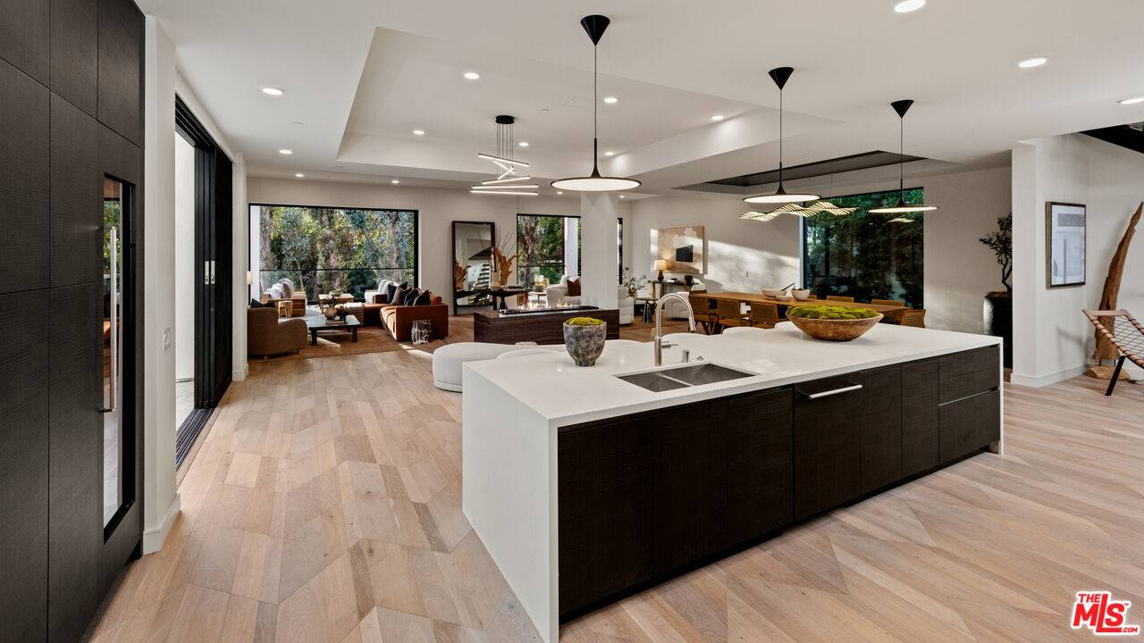 505 Barrington Ave 4BR Brentwood La