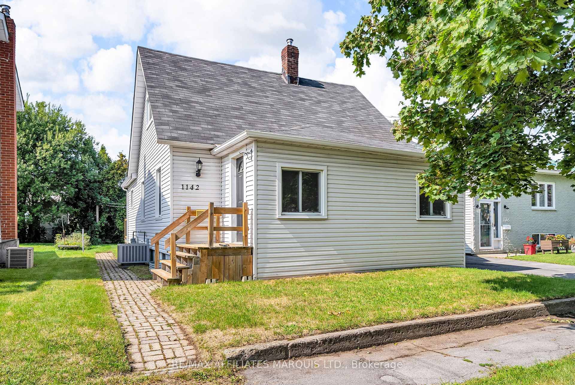 Welcome to 1142 Dieppe Street !